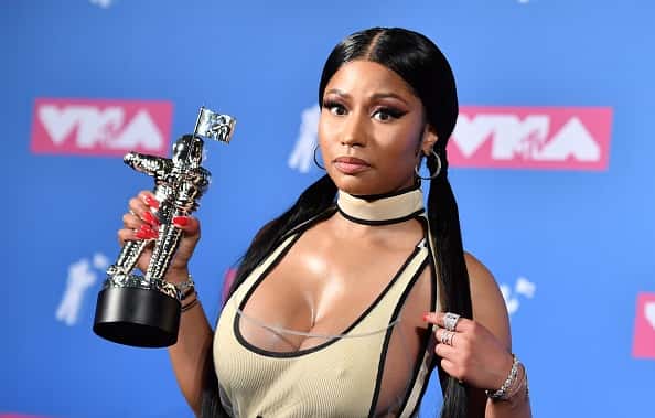 Nicki Minaj  holding spaceman trophy at MTV VMAs