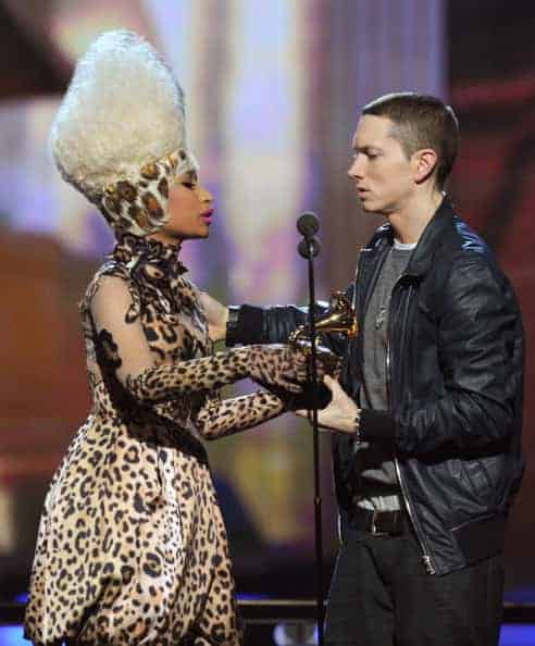 nicki minaj presents Eminem with grammy