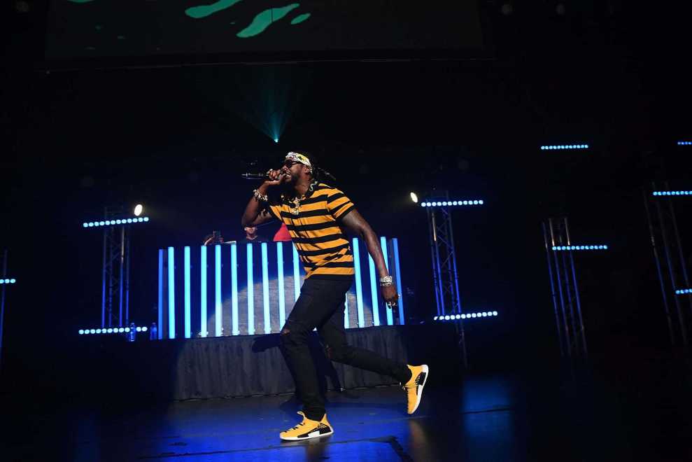 2 Chainz performing