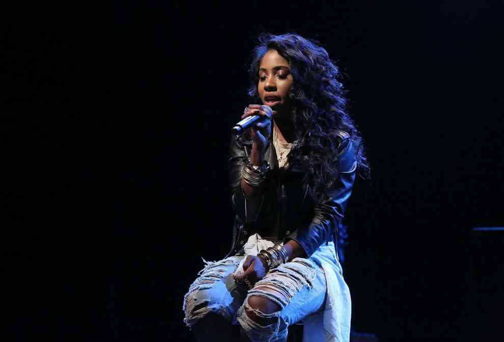 Sevyn Steeter performing