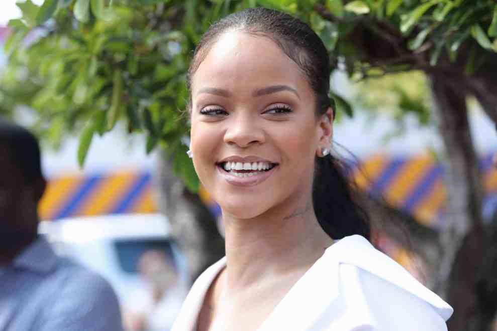 Rhianna outside in ponytail and white shirt