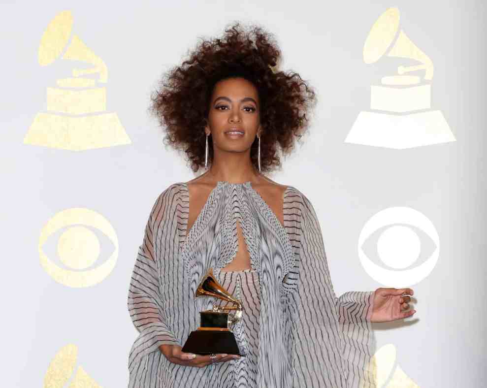 Solange Knowles holding grammy at grammy awards