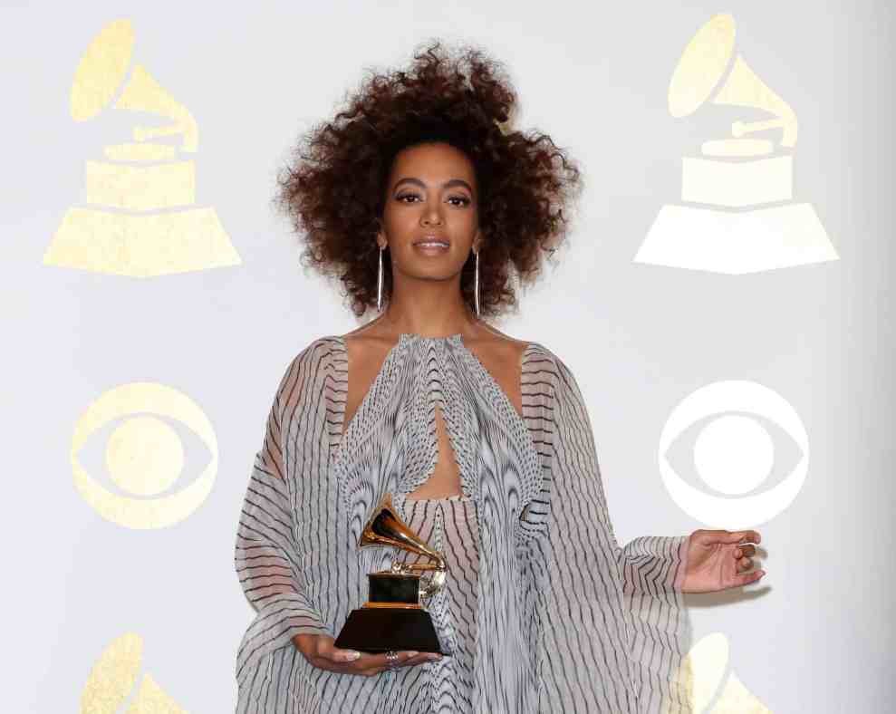 Solange Knowles holding grammy at grammy awards
