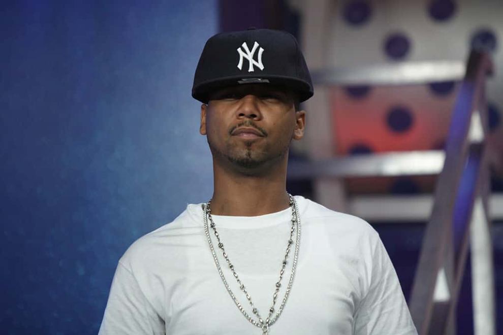 Juelz Santana in black Yankee's cap