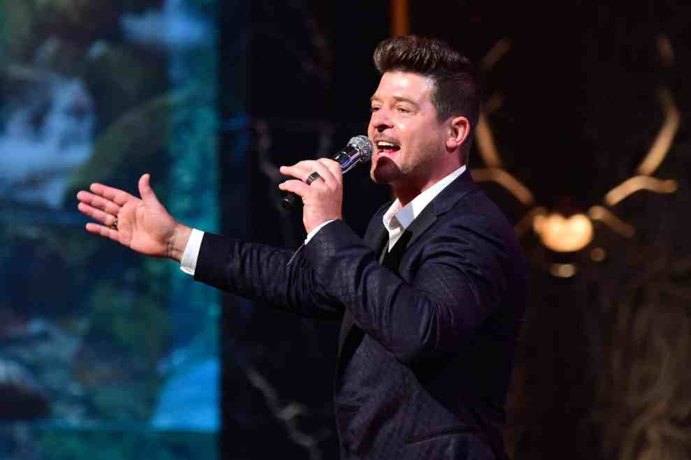 Robin Thicke performing
