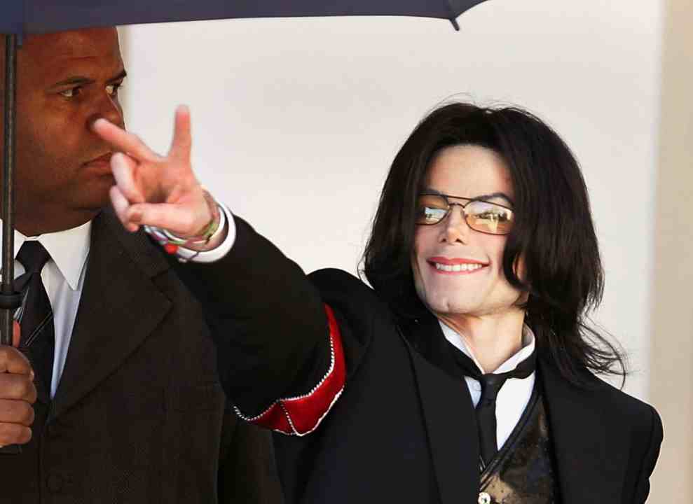 Michael Jackson giving peace sign