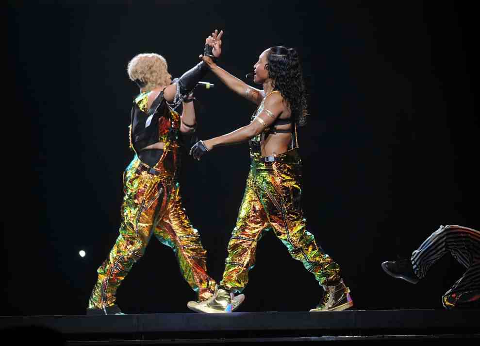 Tionne and Chilli of TLC performing