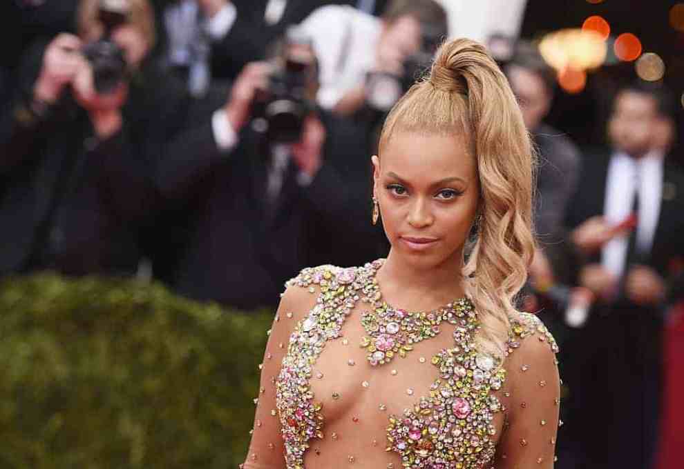 Beyoncé in bejeweled dress in front of press cameras
