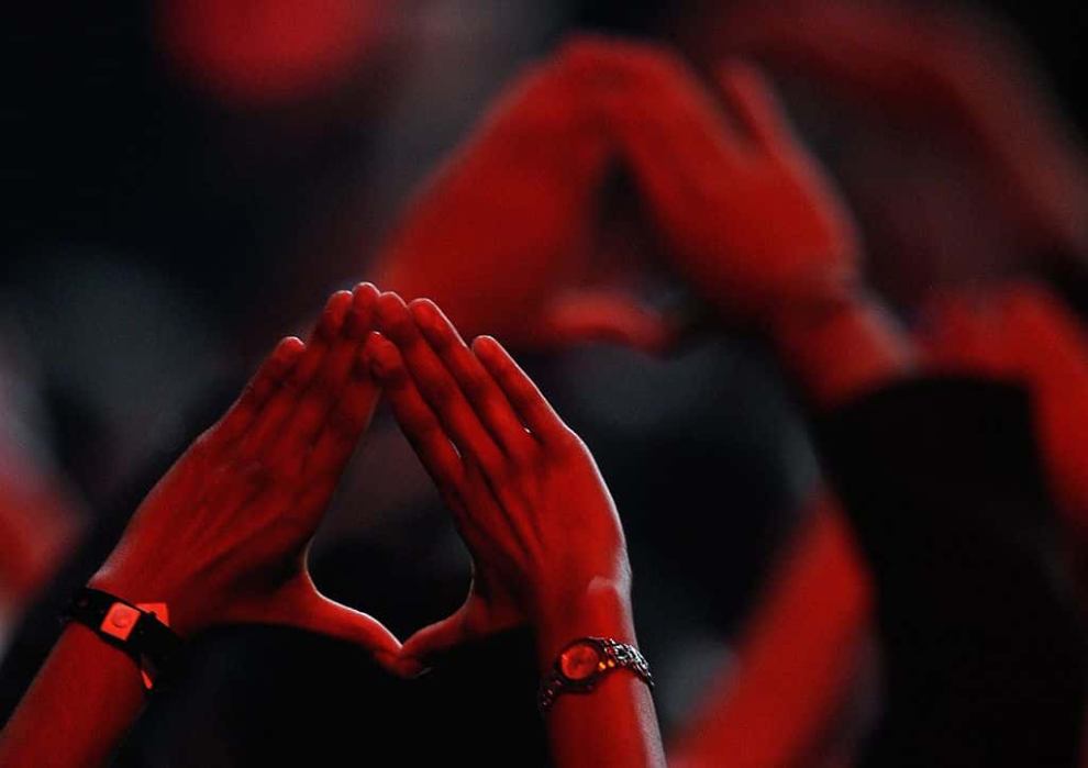 audience members with hands in Roc-A-Fella Diamond hand sign