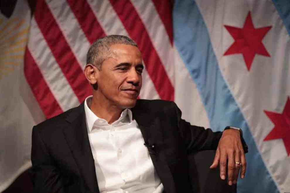 Barack Obama in front of American and Chicago flags