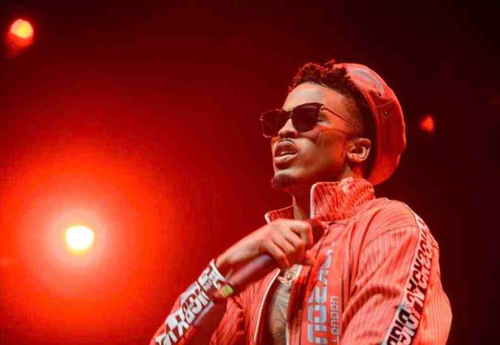 August Alsina on stage