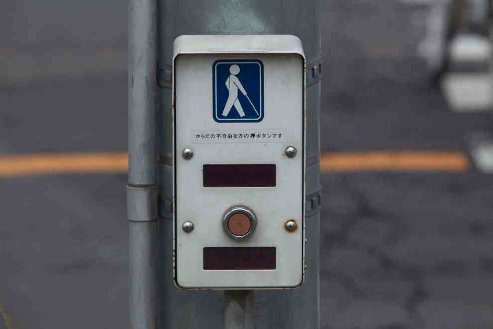 Street crossing aid for visually impared