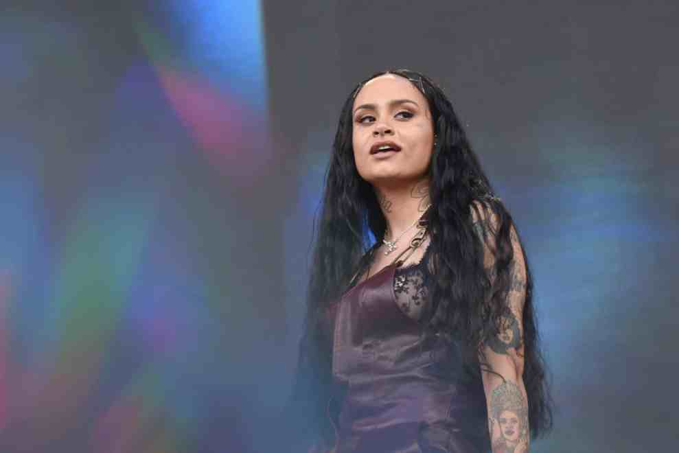 Kehlani performing