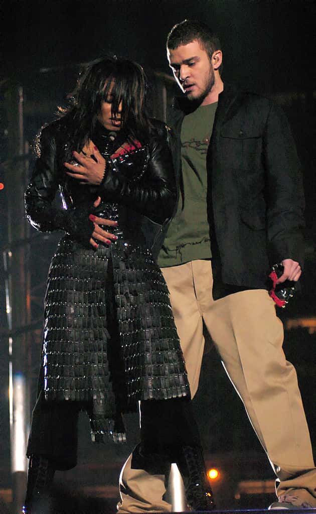 Janet Jackson and Justin Timberlake perform during the half - time show at Super Bowl XXXVIII