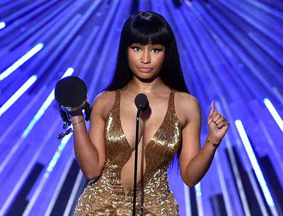 Nicki Minaj accepts the Best Hip Hop Video award for 'Anaconda' onstage during the 2015 MTV Video Music Awards