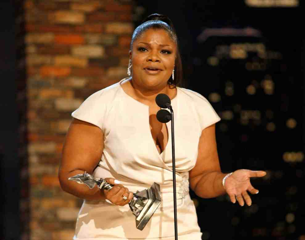 Mo'Nique accepts her award onstage at the 2010 25th Film Independent Spirit Awards