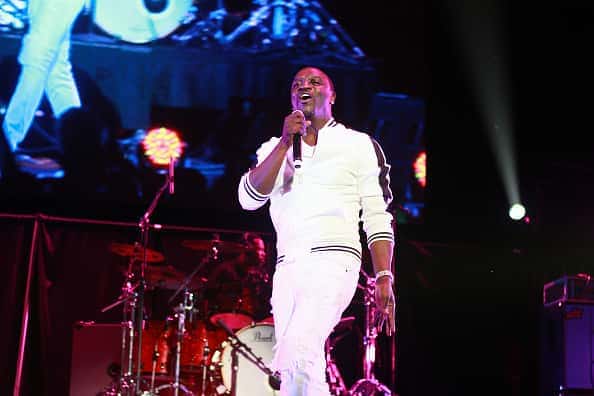 Akon performing