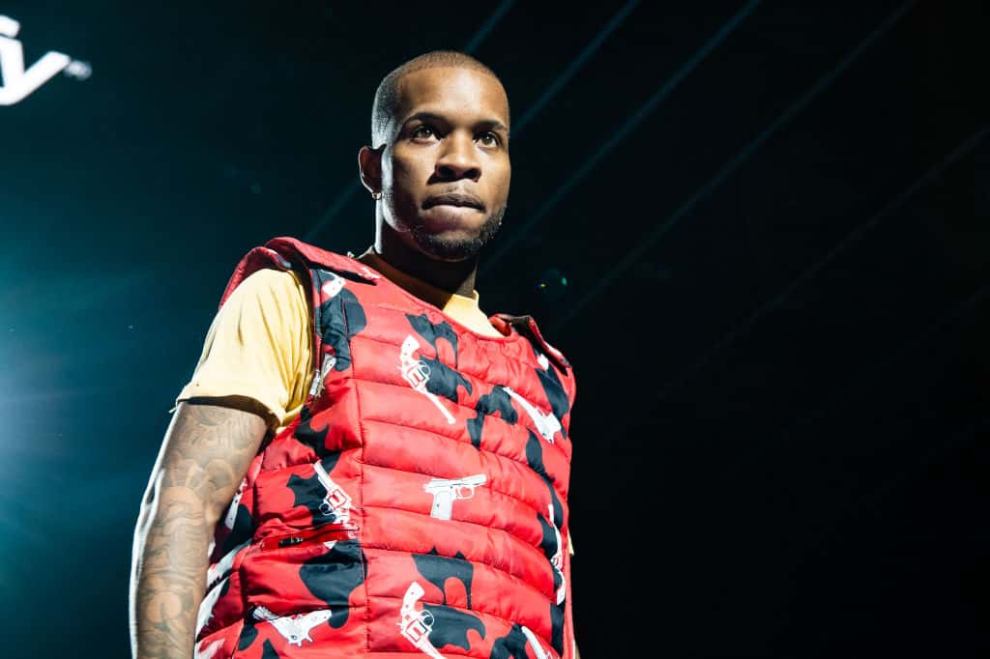 Tory Lanez wearing red on stage