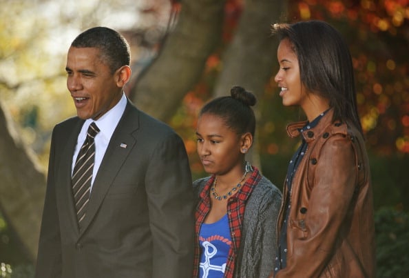 US President Barack Obama and daughters Sasha (C) and Malia look at the turkey named Cobbler during the annual Thanksgiving turkey pardon on November 21
