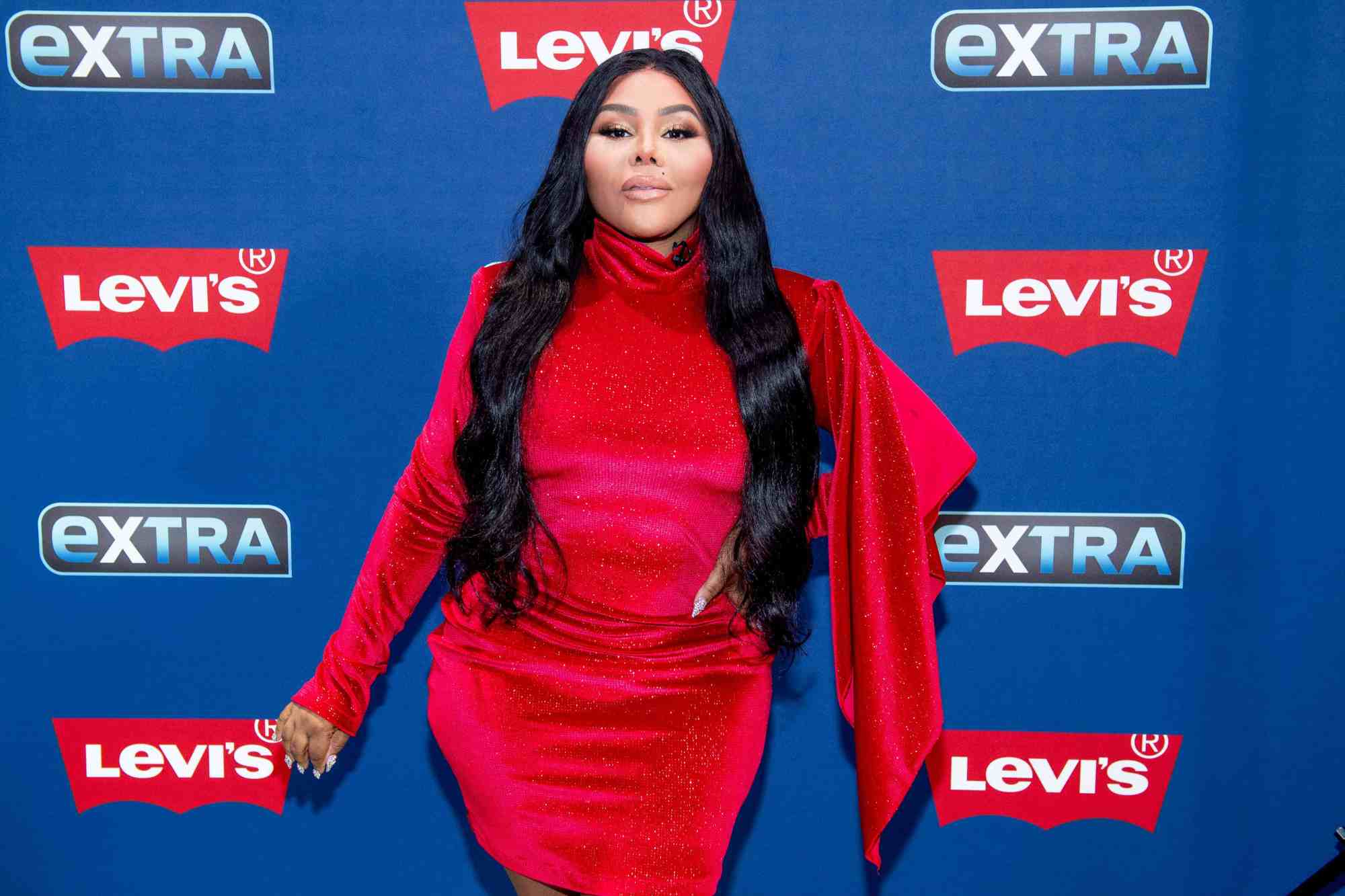 Prayers Up Lil Kim Mourns The Loss Of Her Father
