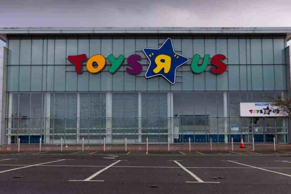 Toys "R" Us Store front