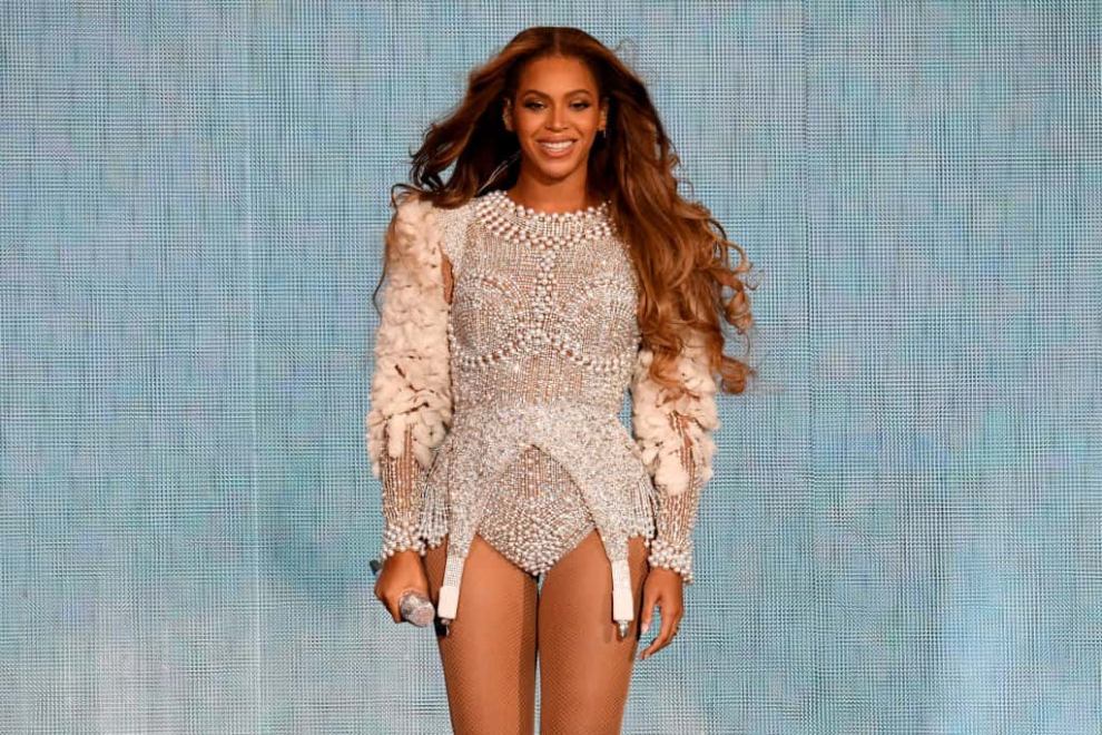 Beyonce wearing al whiten stage