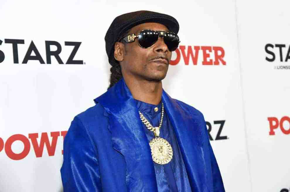 Snoop Dogg wearing all blue