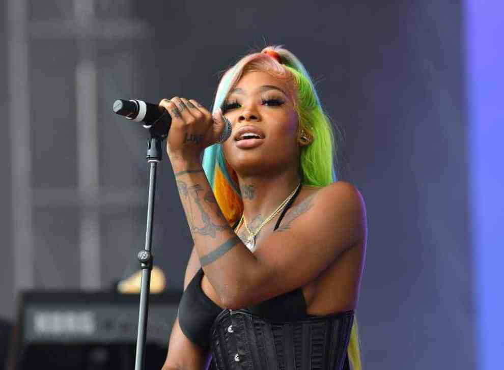 Summer Walker with Multi-colored hair