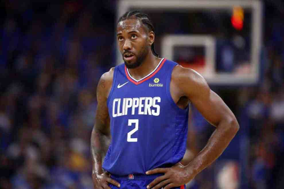 Kawhi Leonard wearing clippers jersey
