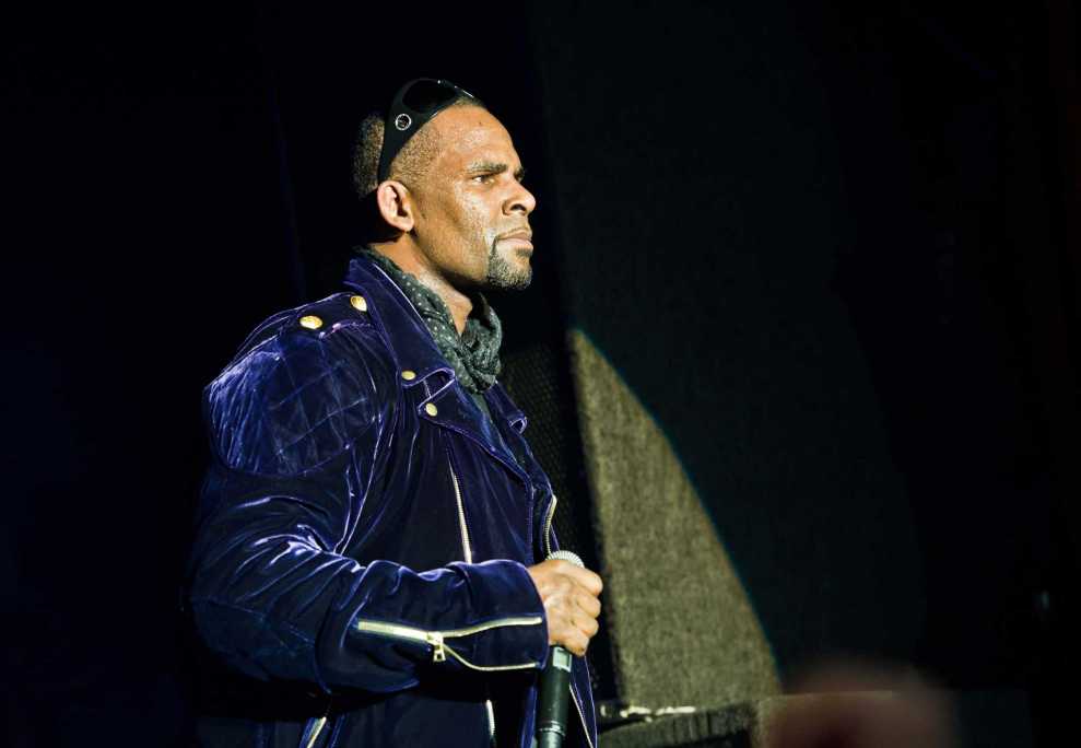 r. Kelly standing on stage