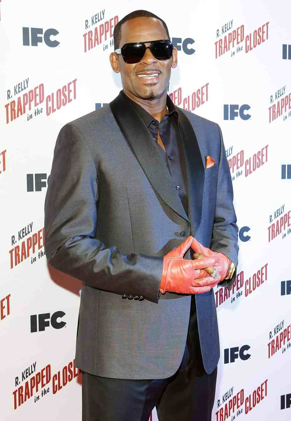 R.Kelly wearing sunglasses