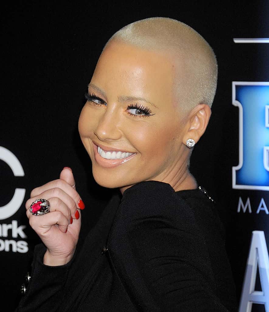 Amber Rose poses as she arrives at the The PEOPLE Magazine Awards 2014