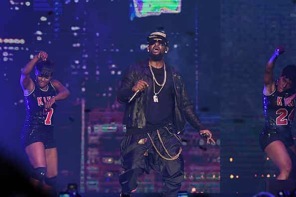 R Kelly performs in concert at Philips Arena on June 11