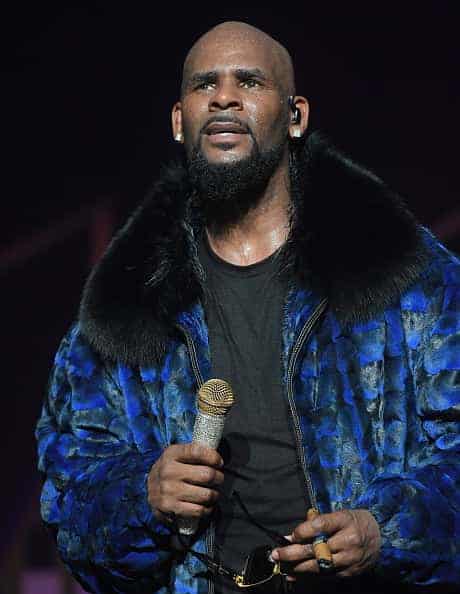 R&B singer R. Kelly leaves the Cook County jail after posting $100 thousand bond on February 25