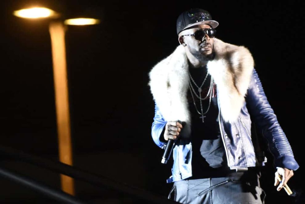R. Kelly performs during Soulquarius 2017 at The Observatory on February 18