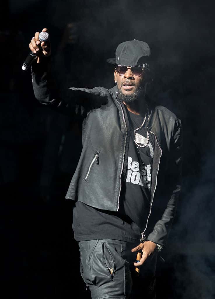 R. Kelly wearing all black on stage