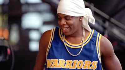 Jay-Z|Jay-Z Throwing The Roc-A-Fella Sign At Summer Jam 2005|jay z at summer jam