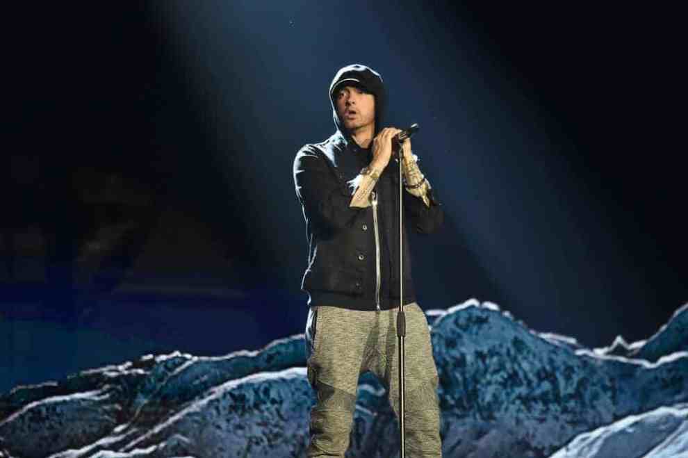 Eminem performs at MTV EMAs 2017