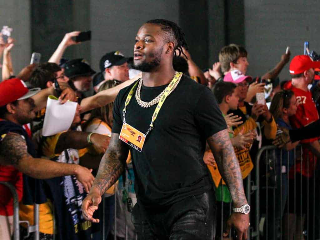 Le’Veon Bell Alleges Child’s Mother Has Relationship With Future