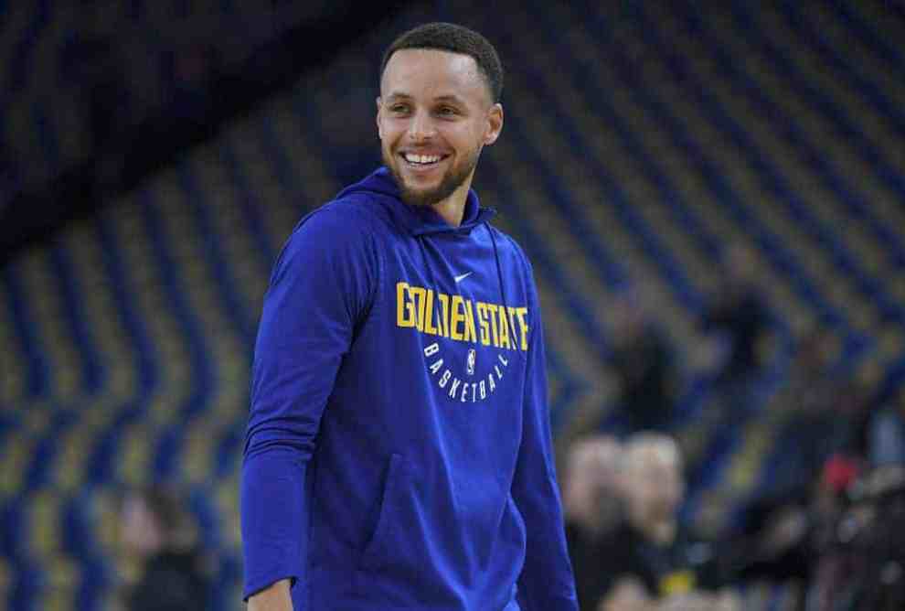 Stephen Curry wearing warriors warm up suit