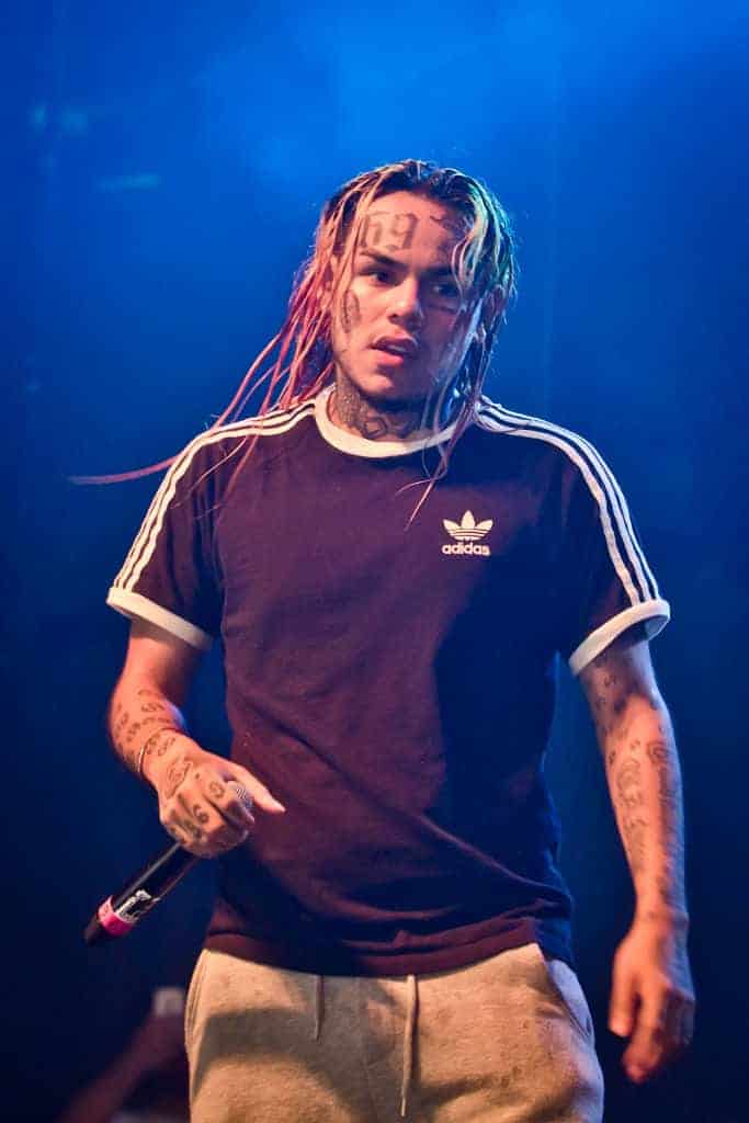 Tekashi 6ix9ine wearing a black shirt on stage