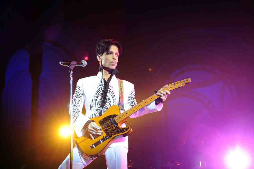 prince performing