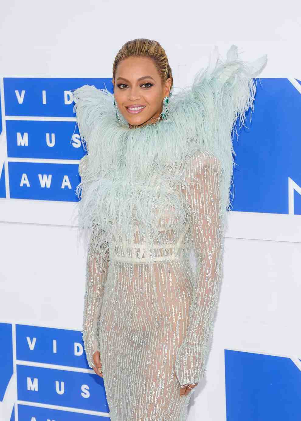 Beyonce wearing a white feather dress