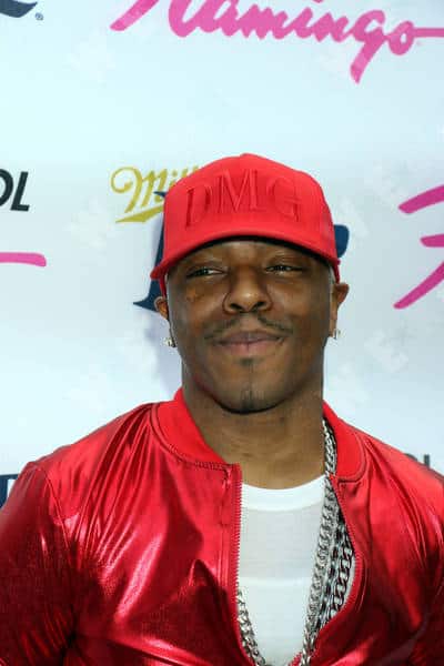 Sisqo wearing red and white