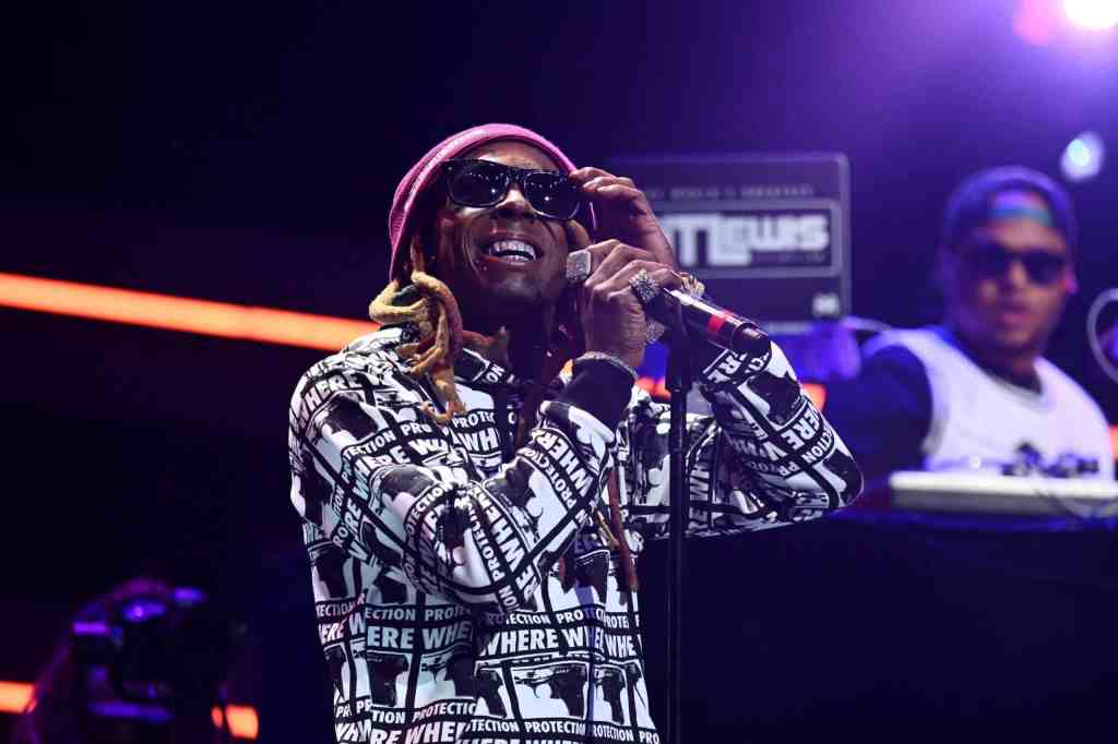 Lil Wayne Put A Crowd In Check After Someone Tossed A Blue Bandana At Him 