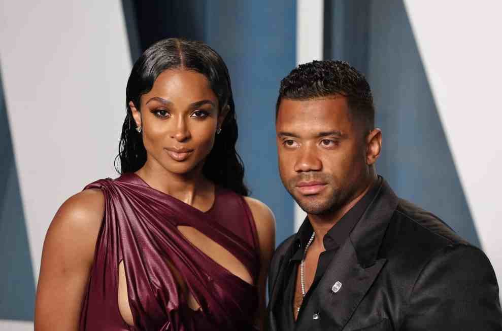 BEVERLY HILLS, CALIFORNIA - MARCH 27: (L-R) Ciara and Russell Wilson attend the 2022 Vanity Fair Oscar Party hosted by Radhika Jones at Wallis Annenberg Center for the Performing Arts on March 27, 2022 in Beverly Hills, California.