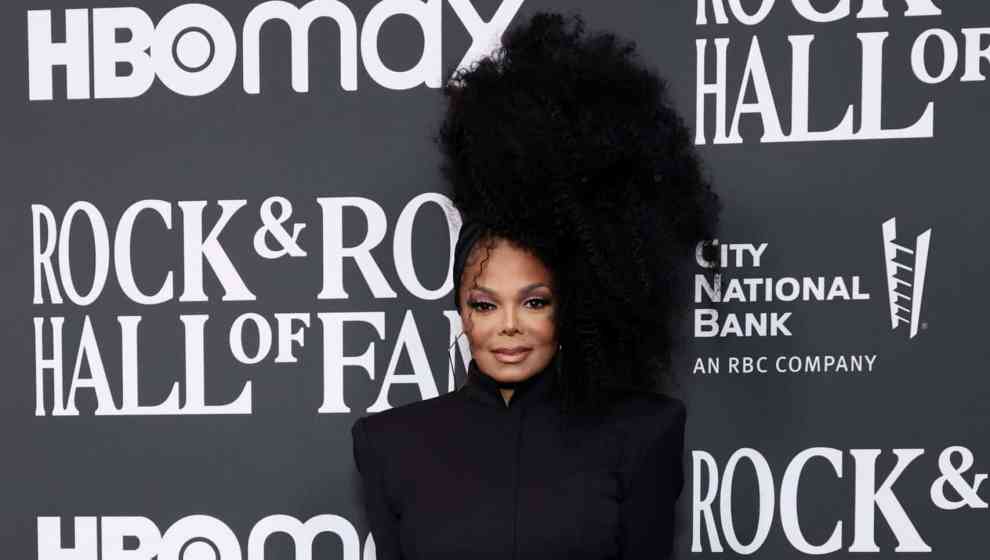 LOS ANGELES, CALIFORNIA - NOVEMBER 05: Janet Jackson poses in the press room during the 37th Annual Rock & Roll Hall of Fame Induction Ceremony at Microsoft Theater on November 05, 2022 in Los Angeles, California.