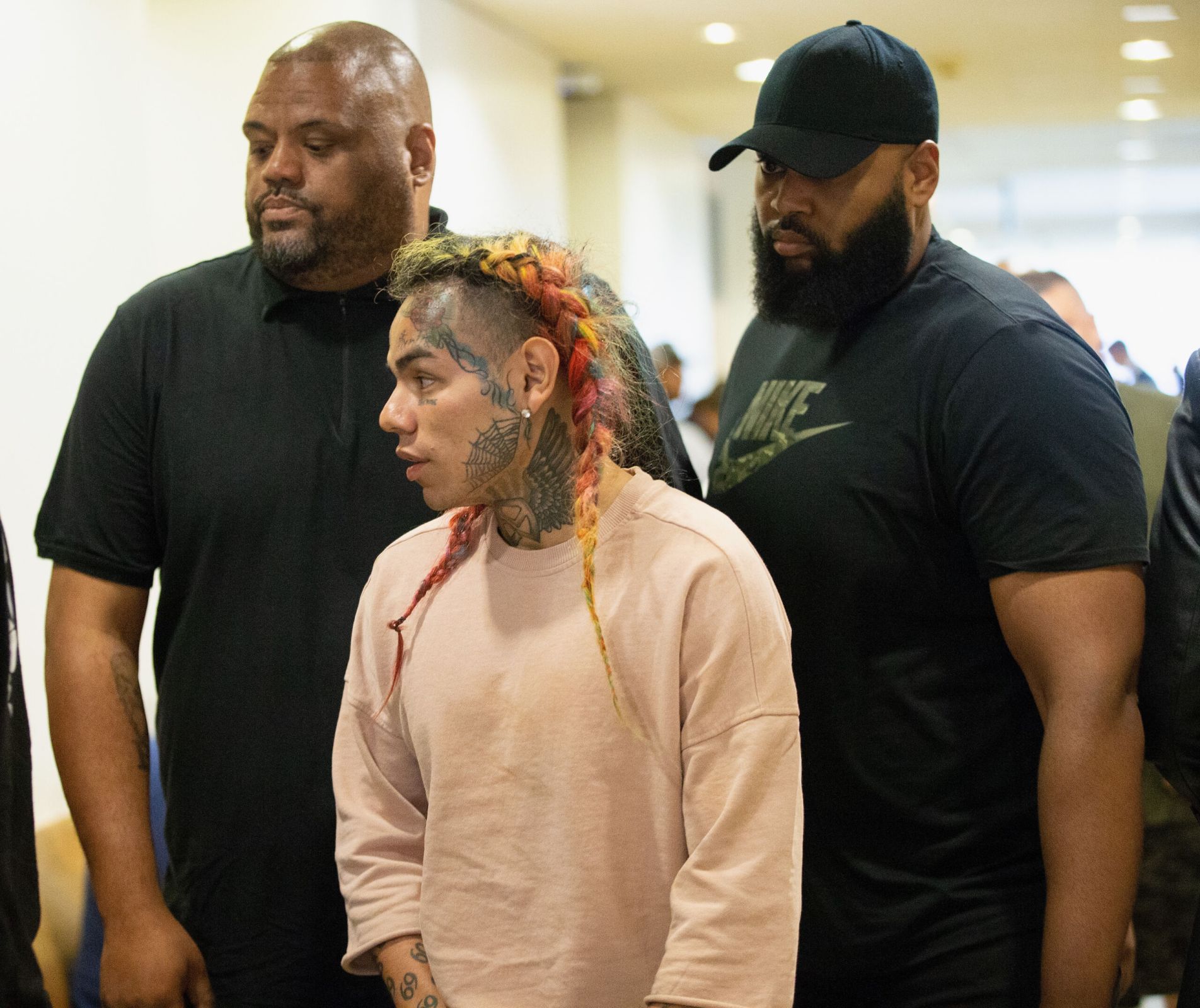 Social Media Reacts To 6ix9ine Getting Jumped In Gym Bathroom