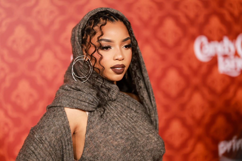 Chloe Bailey Shows Off Curves In Revealing Bathing Suit, Fans Call Her ’90s Fine’