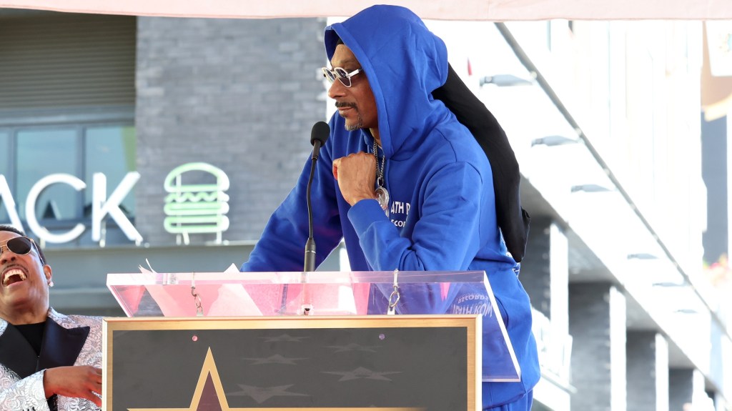 Snoop Dogg Admits He Fainted When He Met Pam Grier